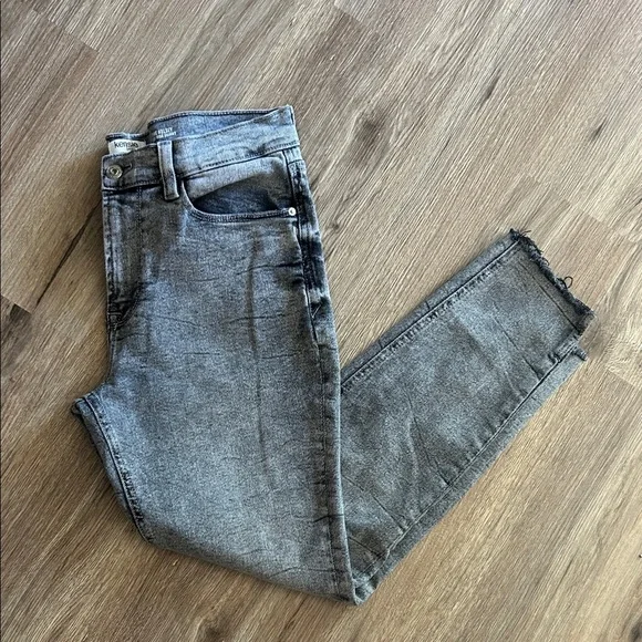 Kensie Gray Denim Jeans - Picture 1 of 9